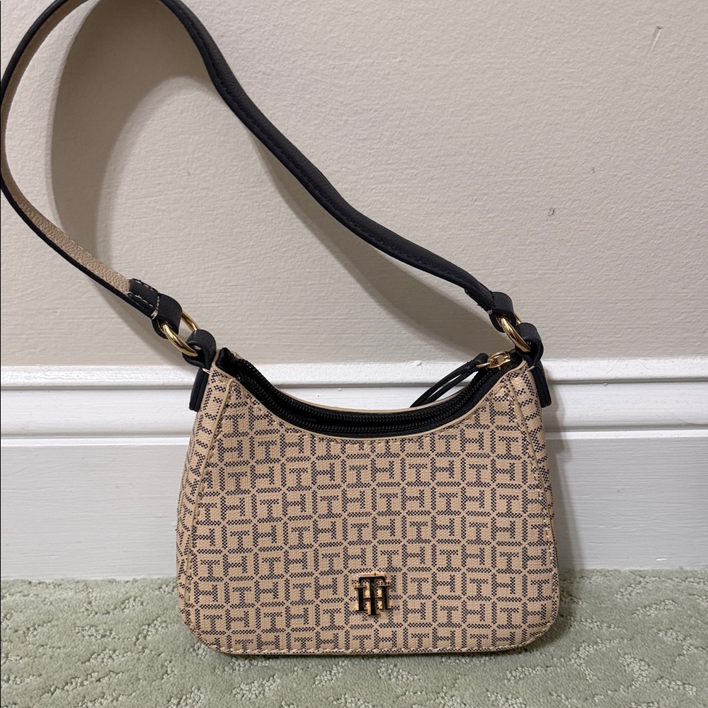 Tommy Tan and Navy Handbag